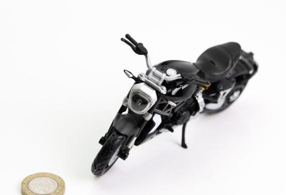 Ducati Xdiavel S Motorbike 1:18 Model Bike Miniature 51066 Bburago No cover lid