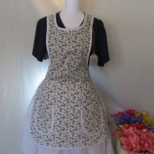 Vintage style cooking apron