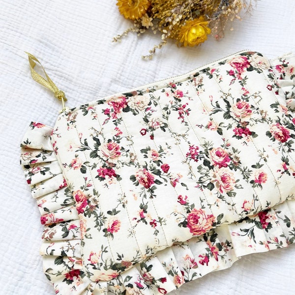 Pochette, trousse sezanelike matelassée et volant froufrou en coton fleuri