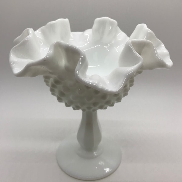 Compote vintage Fenton White Hobnail Milk Glass avec tige incurvée et jante ébouriffée sertie