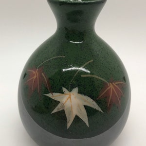 Vase à bourgeons en poterie artisanale vintage avec design de feuilles d’automne
