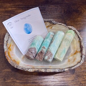 Blue Aragonite Crystal Towers - Puntos hechos a mano 6-8cms para el tercer ojo garganta corazón chakra healing reiki - enviado con bolsa de regalo y tarjeta de información