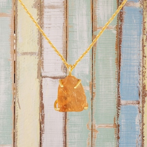 Collar curativo de citrino crudo - Piedra natal de la prosperidad y la felicidad de la protección del zodiaco Escorpio - Chapado en oro de 18 k Enviado en caja de regalo con tarjeta de información