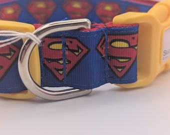 Collar para perro con el logotipo de Man of Steel, 2,5 cm de ancho, 36,5 cm a 57,8 cm, herrajes amarillos ajustables.