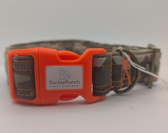 Collar para perro de algodón Woodland Camo, de 15" a 25", ajustable, con herrajes y costuras en naranja neón, 1,25" de ancho, extragrande