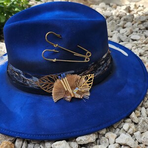 Lainey Wilson Concert Wide Brimmed Cowgirl Hat