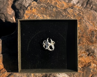 Anillo Cybercore con pinchos hecho a mano: joyería con soldadura sin plomo
