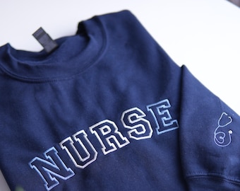 Felpa con cappuccio Gemma Athletic Block NURSE RICAMATA / Felpa con cappuccio da infermiera / Regalo per laureati / Regalo per neo-infermieri / Maglietta per la scuola infermieristica