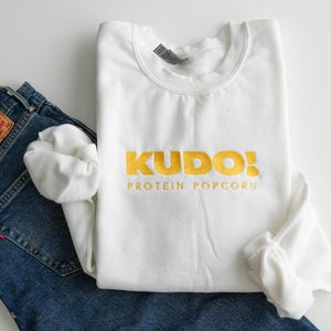 Moletom com logotipo bordado personalizado, moletom com capuz unissex com logotipo empresarial bordado, gola redonda com monograma e nome da empresa, uniforme empresarial com logotipo