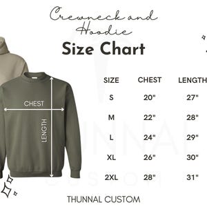 Puede incluir: Una tabla de tallas para sudaderas y sudaderas con capucha. La tabla muestra las medidas de pecho y largo en pulgadas para las tallas S a 2XL. Se muestra una sudadera verde y una sudadera con capucha color beige.