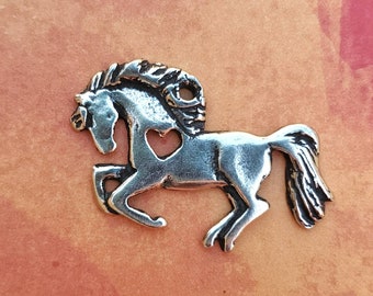 Pferd Anhänger, Pferd mit Herz Anhänger, Laufendes Pferd, Silber Schmuck, Vollmond Anhänger, Geschenk für Sie, Cowgirl, Silber Pony Studio