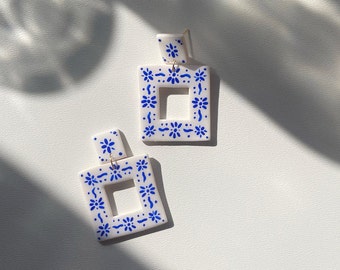 Pendientes blanco y azul pintados a mano verano vibes santorini cuadrado Pendientes colgantes blanco y azul pendientes únicos hechos a mano