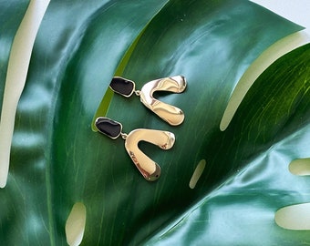 Elegante schwarz gold Ohrringe organische Bogenform baumeln