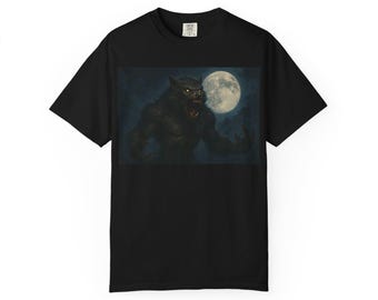 Moonlit Werewolf Graphic Tee: Unisex Gothic Horror T-Shirt