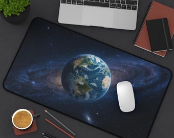 Erde in der Galaxie Schreibtischunterlage | Weltraum Planet Mousepad