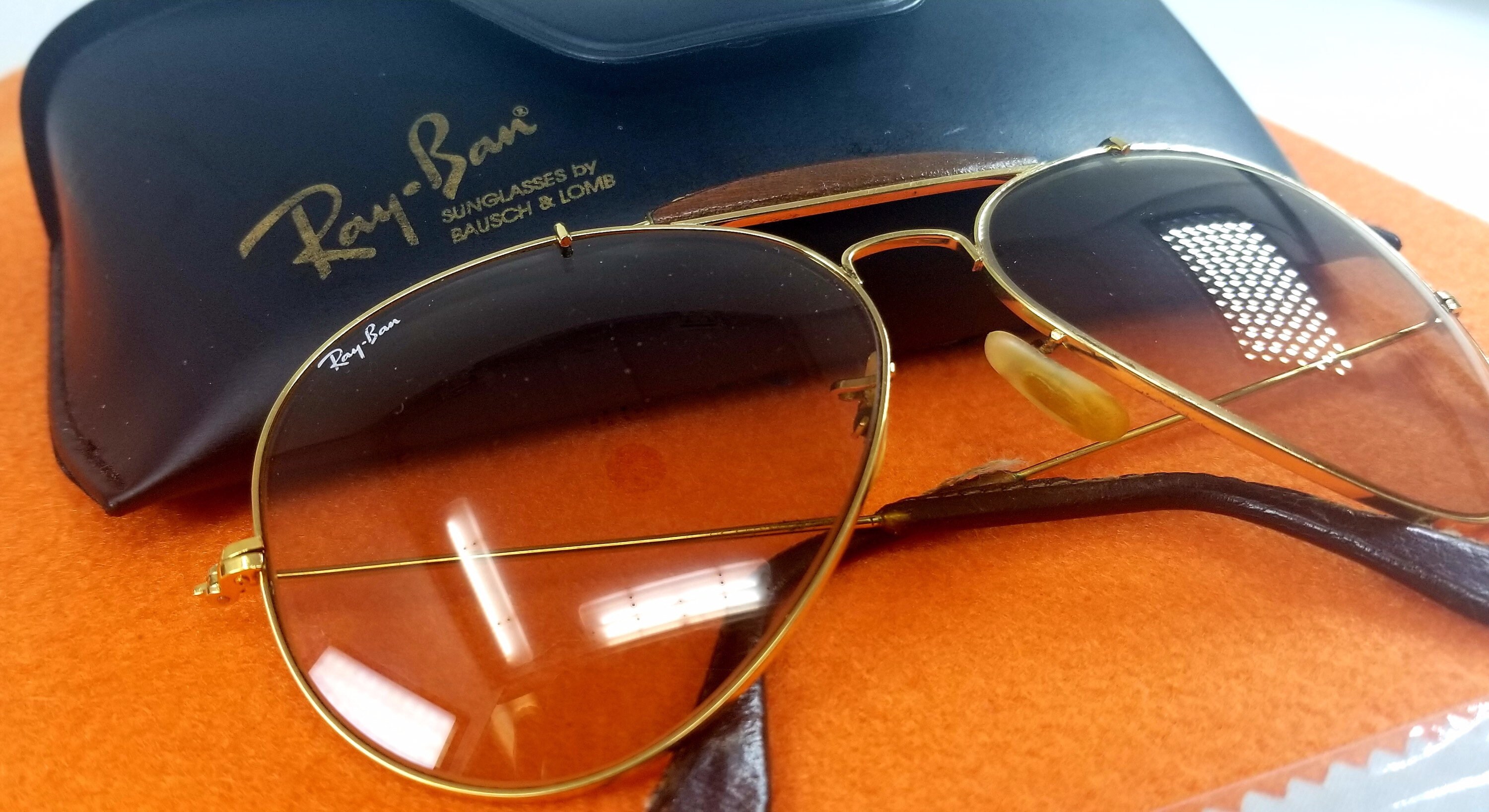1980s B&L RAY-BAN AVIATOR SUNGLASS レイバン Vintage 1980 Ray Ban B&l Leather Aviator With Original Case