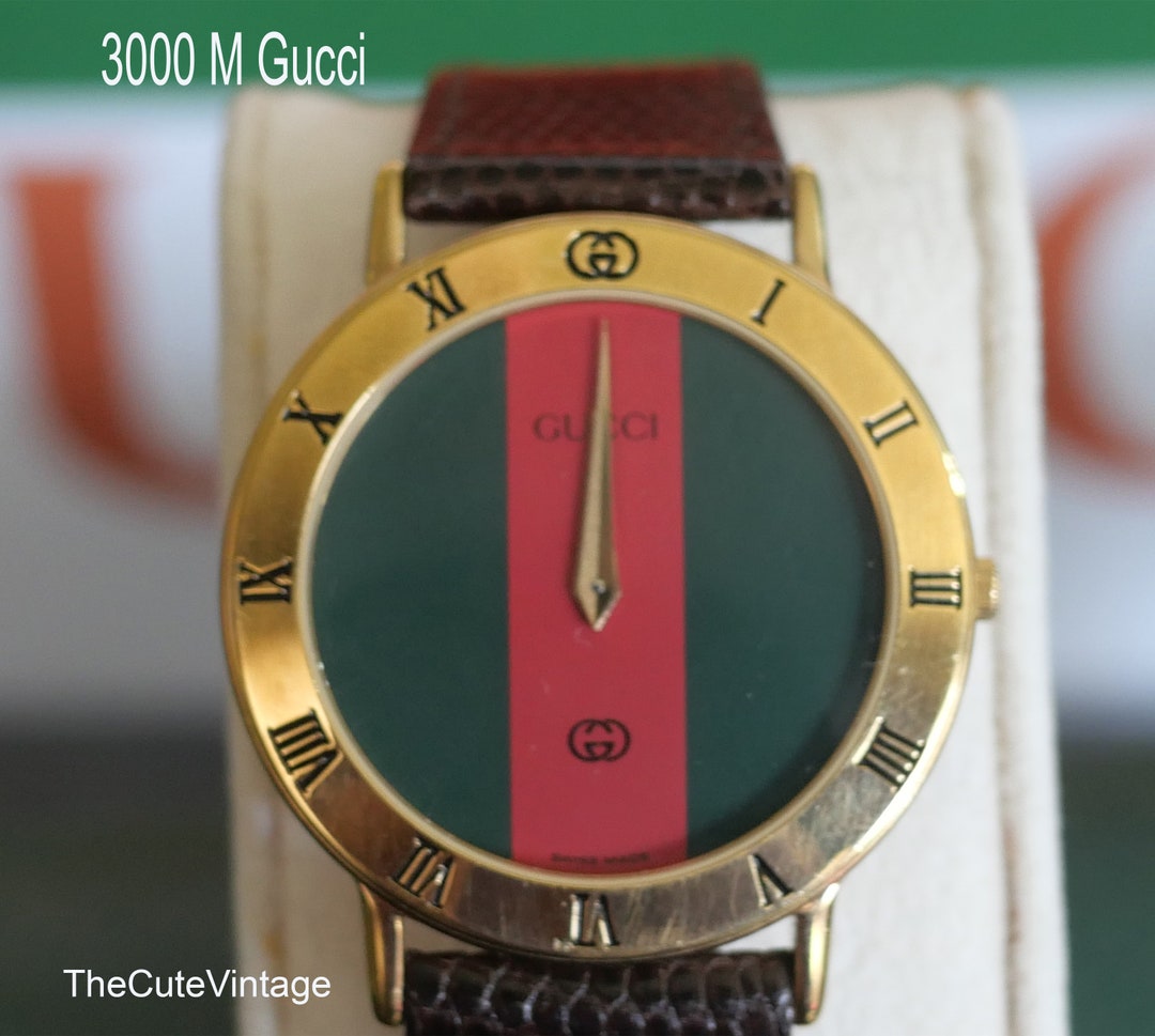 Autentico Gucci 3000M Gucci Stripe Dial Reloj de pulsera para hombre de cuarzo chapado en oro Etsy Mexico