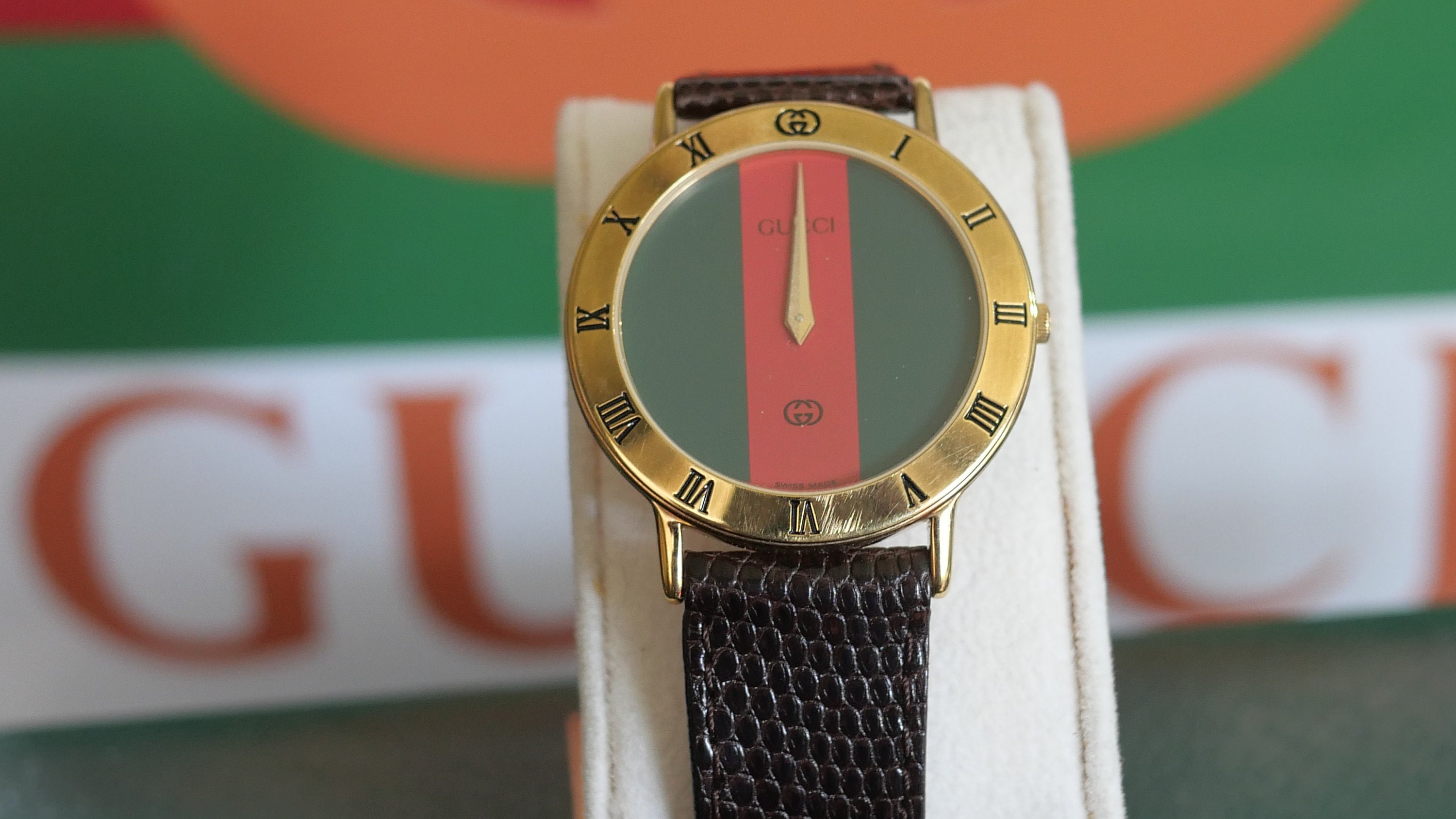 Authentic Gucci 3000M Gucci Stripe Dial Gold Plated Quartz  display picture 2
