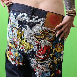 *Ed Hardy*  ジャンピング コイ デニム フレア ジーンズ FINAL SALE】SOMETHING LISAフレアガーベラ刺繍デニムパンツ