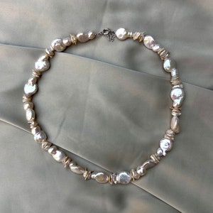 Necklace in 925 silver with baroque pearls and flakes