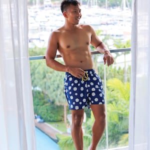 Daisy Print Men&#39;s Swim Shorts: Recycled Polyester Beach Trunks