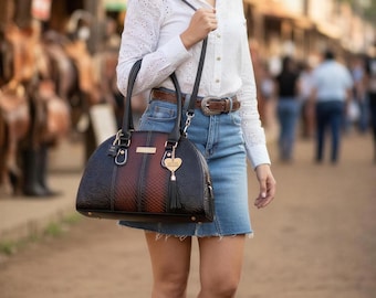 Handcrafted Leather Bag with Petatillo Design and Adjustable Strap