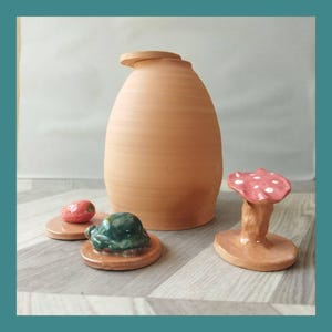 Oya for economical garden irrigation. Water diffuser for plants. Original handmade pottery. Decorated and customizable lid.