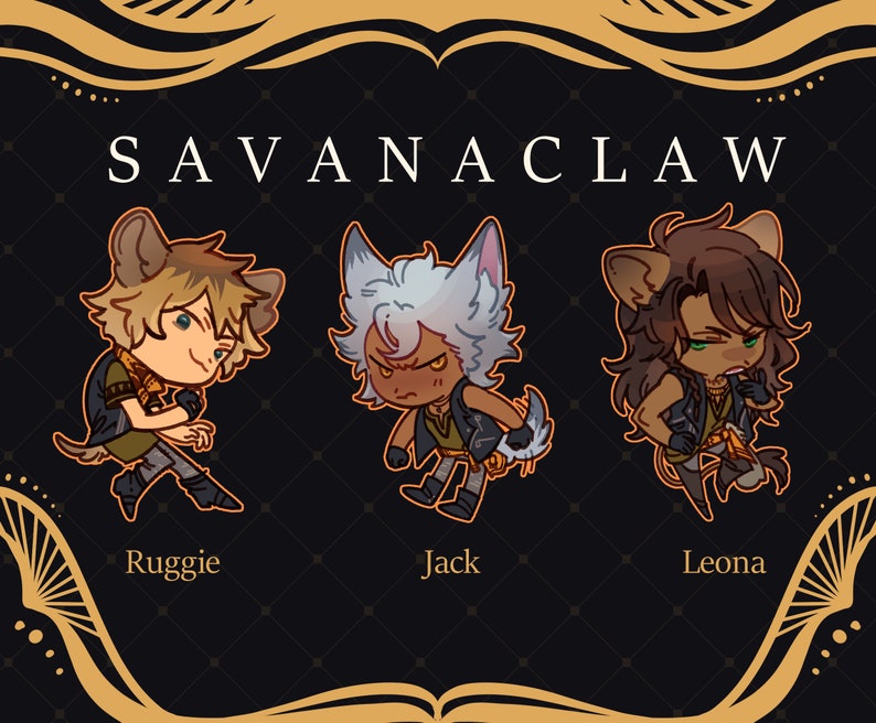 Puede incluir: Tres personajes de dibujos animados del dormitorio "SavanaClaw" del anime "Twisted Wonderland". Los personajes son Leona, Jack y Ruggie. Leona es un le&oacute;n de pelo casta&ntilde;o con ojos verdes, Jack es un lobo de pelo blanco con ojos rojos y Ruggie es una hiena de pelo casta&ntilde;o con ojos azules. Los tres personajes llevan chaquetas y pantalones de cuero negro.