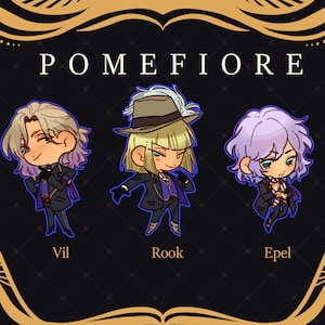 Puede incluir: Tres personajes de dibujos animados del anime "Twisted Wonderland" con el texto "POMEFIORE" encima. Los personajes son Vil, Rook y Epel. Vil es un joven con cabello rubio y ojos morados. Lleva un traje negro con un chaleco morado y una camisa blanca. Rook es un joven con cabello rubio y ojos azules. Lleva un traje negro con un chaleco morado y una camisa blanca. Tambi&eacute;n lleva un sombrero negro con una pluma blanca. Epel es un joven con cabello morado y ojos azules. Lleva un traje negro con un chaleco morado y una camisa blanca.