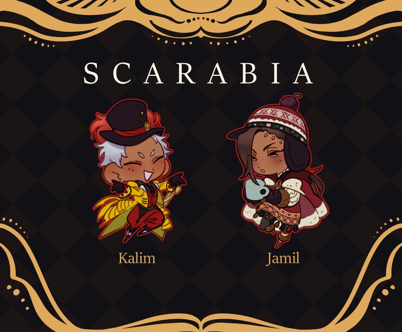 Op de afbeelding: Twee cartoonfiguren uit de Scarabia-slaapkamer in Twisted Wonderland. Kalim draagt een rood-gele outfit met een zwarte hoge hoed. Jamil draagt een rood-witte outfit met een zwart-witte hoed. De achtergrond is zwart met een gouden frame.
