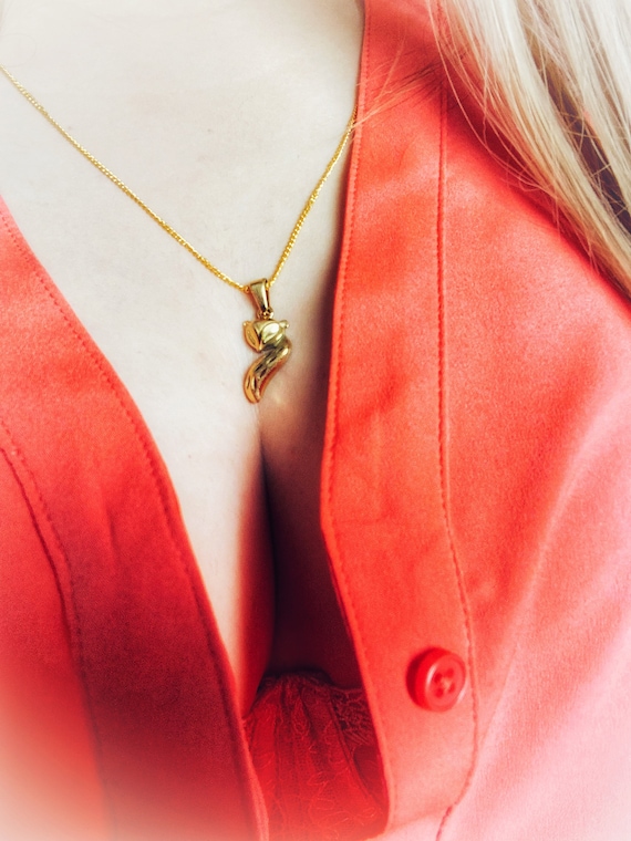 Hotwife necklace store