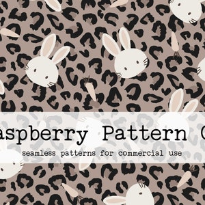 Könnte beinhalten: Ein nahtloses Muster mit weißen Hasengesichtern mit rosa Ohren auf einem braunen Leopardenmuster-Hintergrund. Der Text "Raspberry Pattern Co. seamless patterns for commercial use" befindet sich am unteren Rand des Bildes.