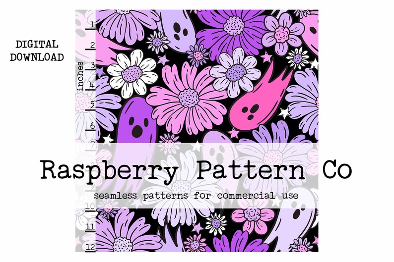 Pode incluir: Um padr&atilde;o sem costura com flores roxas, cor-de-rosa e brancas, fantasmas e estrelas sobre um fundo preto. O texto "Raspberry Pattern Co" e "seamless patterns for commercial use" est&aacute; inclu&iacute;do na imagem.