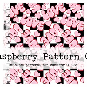 Peut inclure: Un motif sans couture avec le texte "LOVE" en rose sur un fond &agrave; carreaux noir et blanc. Le motif est parfait pour une utilisation dans l'artisanat, le scrapbooking et d'autres projets cr&eacute;atifs.