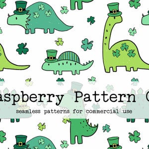 Peut inclure: Un motif sans couture représentant des dinosaures verts portant des chapeaux verts avec des boucles dorées. Les dinosaures sont entourés de trèfles verts. Le texte "Raspberry Pattern Co. seamless patterns for commercial use" est en bas de l'image.