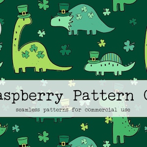 Peut inclure: Un motif sans couture représentant des dinosaures verts portant des chapeaux verts avec des boucles dorées. Les dinosaures sont entourés de trèfles verts sur un fond vert foncé. Le texte "Raspberry Pattern Co. seamless patterns for commercial use" est en bas de l'image.
