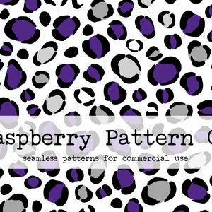 Puede incluir: Un patrón sin costuras con un fondo blanco y manchas de leopardo negras, moradas y grises. El texto "Raspberry Pattern Co. seamless patterns for commercial use" está en la parte inferior de la imagen.