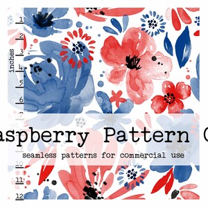 Puede incluir: Un patr&oacute;n sin costuras con flores de acuarela rojas y azules sobre un fondo blanco. El patr&oacute;n tiene 12 pulgadas de ancho y est&aacute; disponible para uso comercial. El texto "Raspberry Pattern Co" se muestra debajo del patr&oacute;n.