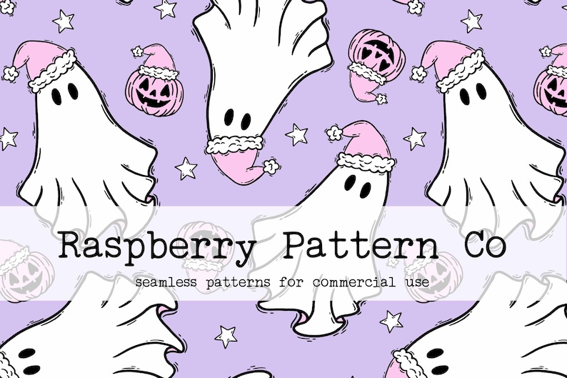 K&ouml;nnte beinhalten: Ein nahtloses Muster mit wei&szlig;en Geistern mit rosa Weihnachtsm&uuml;tzen und K&uuml;rbissen auf hellviolettem Hintergrund. Das Design umfasst wei&szlig;e Sterne und den Text "Raspberry Pattern Co" und "seamless patterns for commercial use".