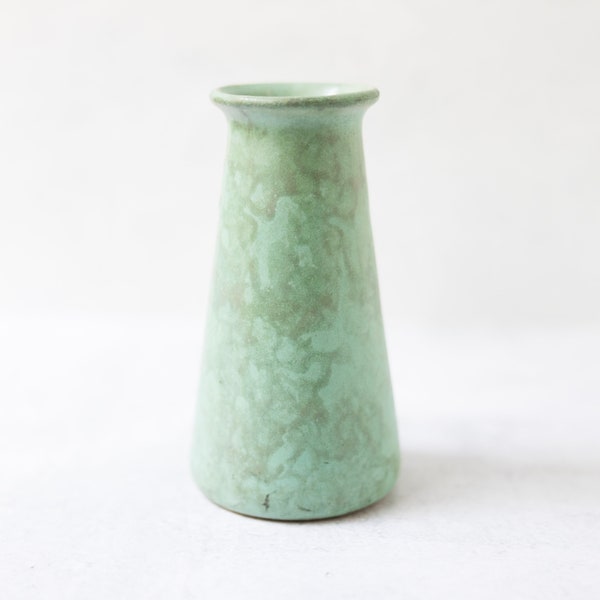 Green mottled glaze pottery vase USA? 746 MCM 6 inches