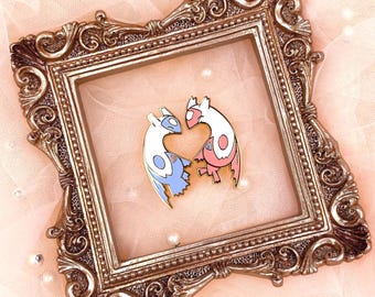 Pin de esmalte de los tortolitos Latios y Latias