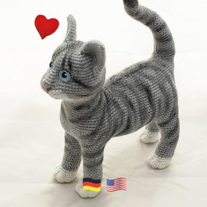 Young realistic tabby cat crochet pattern - almost no sewing Amigurumi cat - lifelike Kitten - PDF crochet pattern in english and german