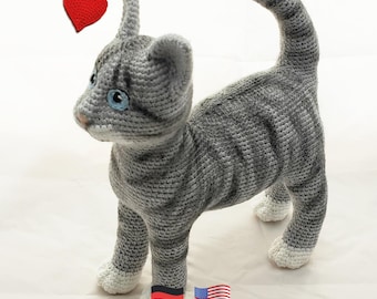 Young realistic tabby cat crochet pattern - almost no sewing Amigurumi cat - lifelike Kitten - PDF crochet pattern in english and german