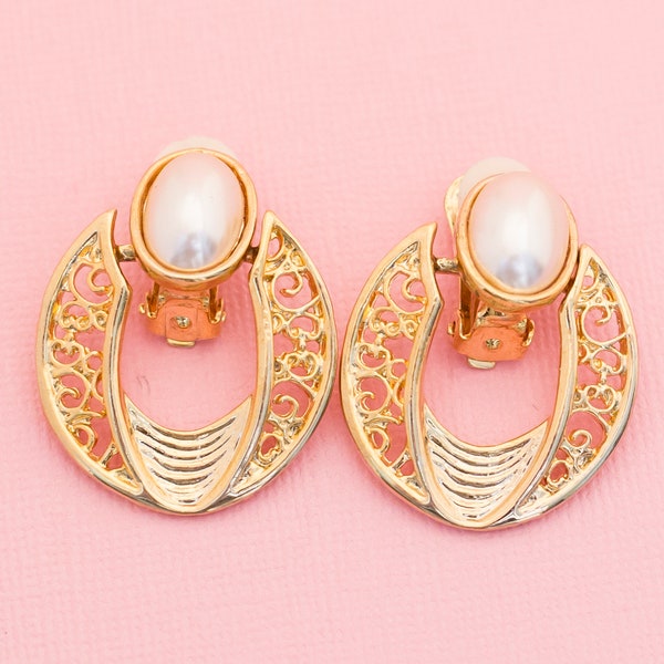 Vintage Egyptian Pearl Clip On Earrings | Avon | H13