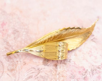 Vintage Gold Tone Leaf Brooch | H29