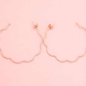 Vintage Gold Tone Curly Hoop Earrings | Avon H7