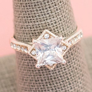 Vintage Silver Tone Art Nouveau Diamond Ring | Size 7 | Avon | H15