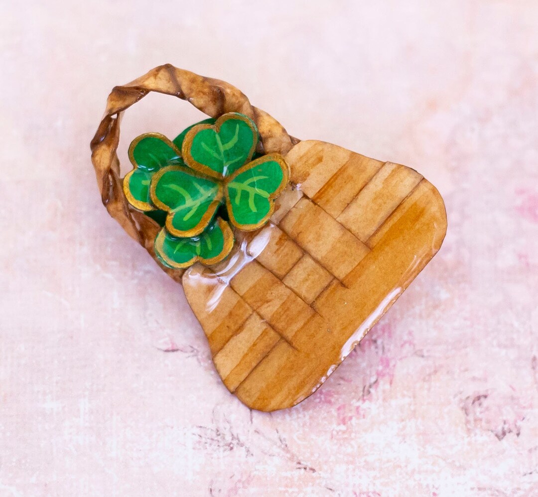 Broche Vintage En Panier De Fruits - Couleurs Vives Et Vernis Orné - Bijou Rétro Français