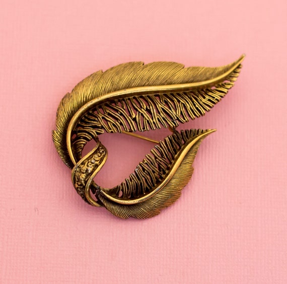 Vintage Art Nouveau Elven Stylish Leaf Brooch  H28