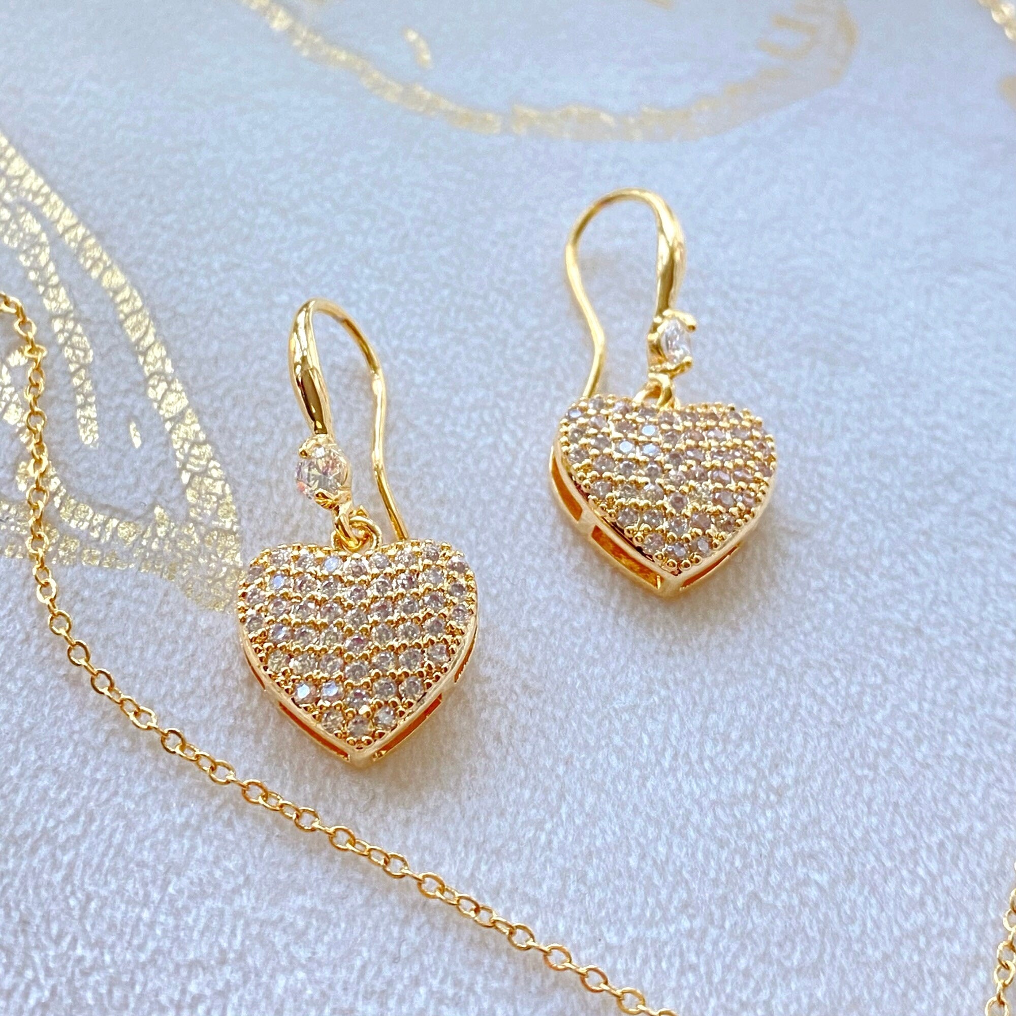 Parure De Bijoux Femme - Collier Et Boucles D'oreilles Cristal Avec Motif 2 Cœurs - Neuf Avec étiquettes